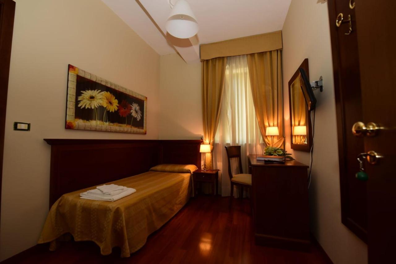Albergo La Locanda Degli Apolidi アーテナ・ルカーナ エクステリア 写真
