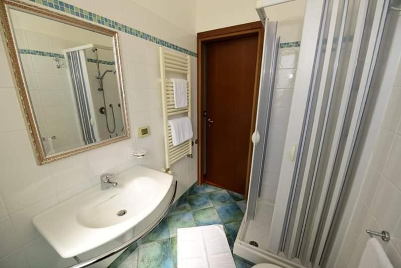 Albergo La Locanda Degli Apolidi アーテナ・ルカーナ エクステリア 写真